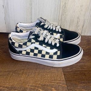 VGUC Vans Off The Wall primary check, old school shoes, size 5.5 women and 4 men